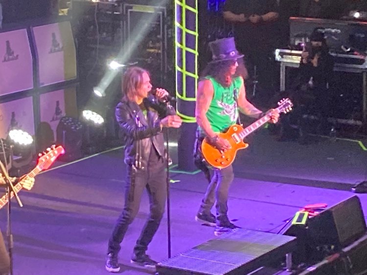 SLASH FEATURING MYLES KENNEDY & THE CONSPIRATORS Kick Off U.S. Tour In  Portland (Video) 